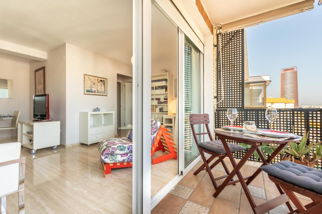 Ferienwohnung Apartamento Desde El Cielo De Triana Sevilla Exterior foto